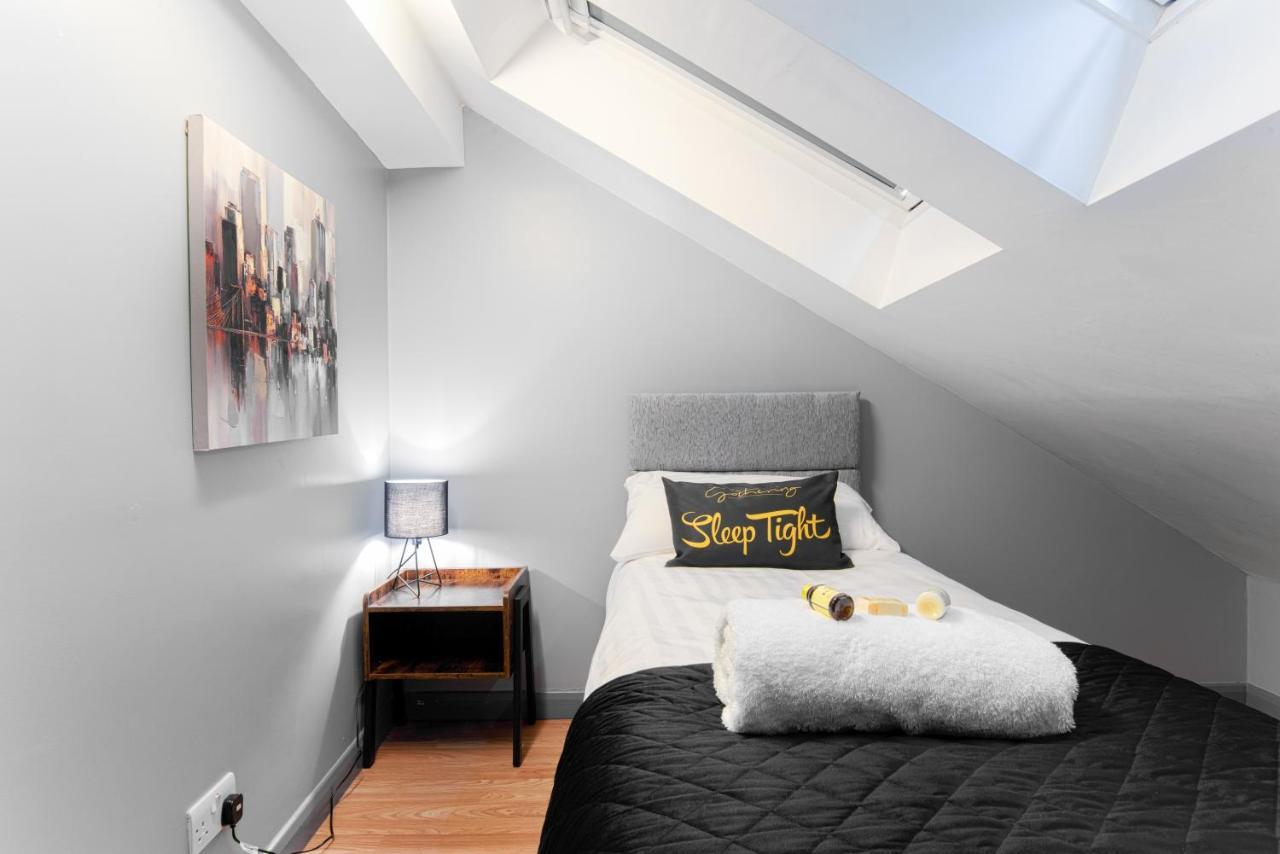 The Llangollen - Berwyn House Wrexham Bagian luar foto
